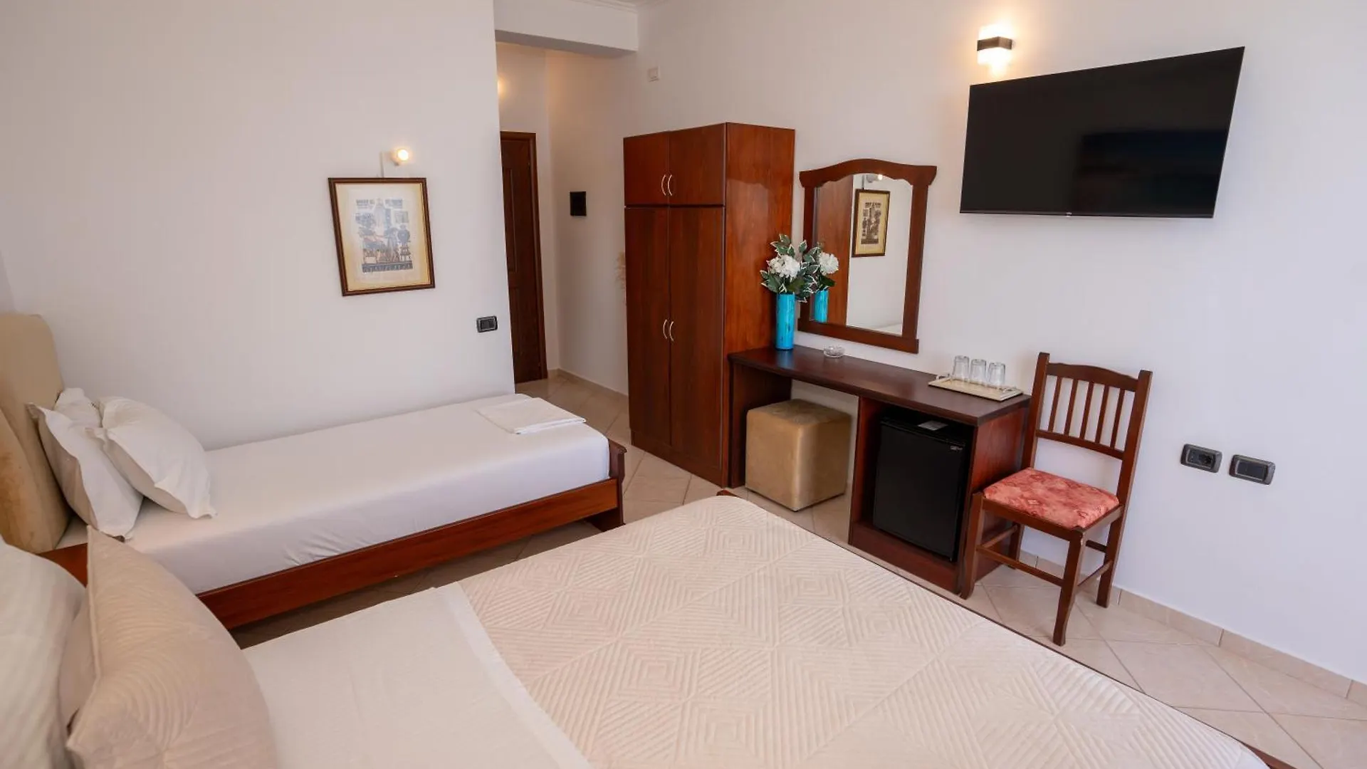 Hotel Visad Саранда 4*,